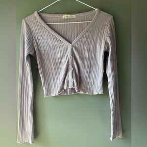 Pull&Bear size M  Ribbed V-Neck Button-Up cropped  Top - Light purple/lilac